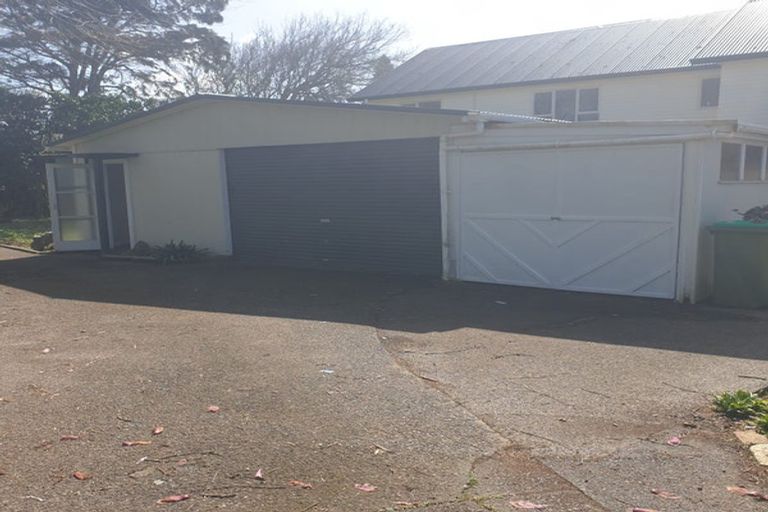Photo of property in 17 Shanley Crescent, Waiuku, 2123