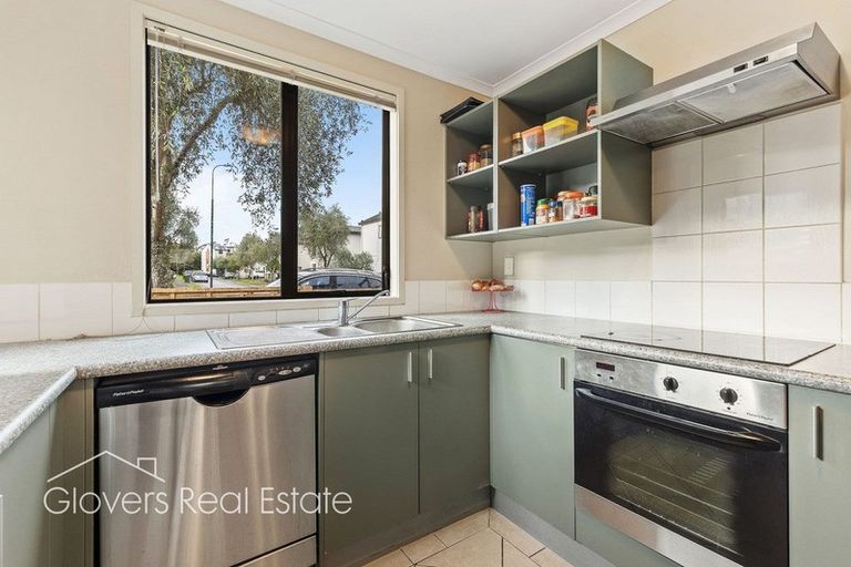 Photo of property in 62 Verdale Circle, Glen Eden, Auckland, 0602