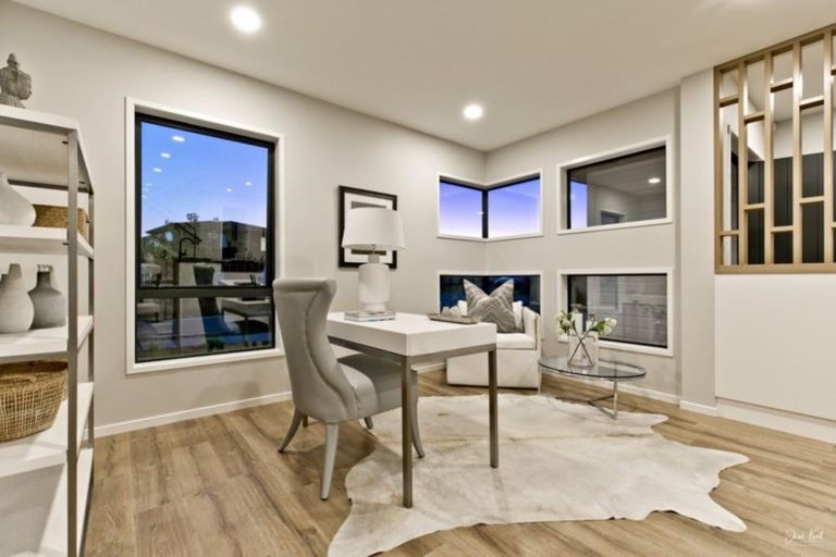 Photo of property in 21 Longshore Drive, Long Bay, Auckland, 0630