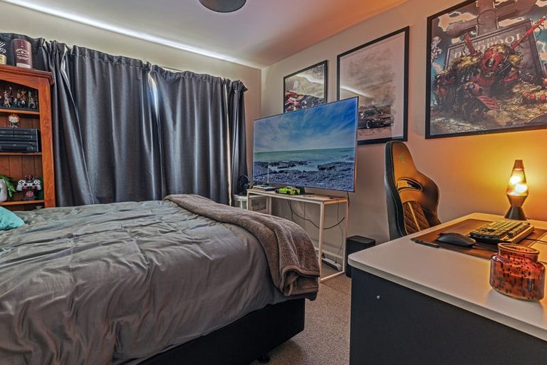 Photo of property in 8 Tenby Place, Avondale, Christchurch, 8061