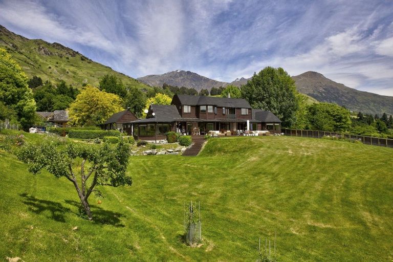Photo of property in 9 Arrowtown-lake Hayes Road, Arrowtown, Queenstown, 9371