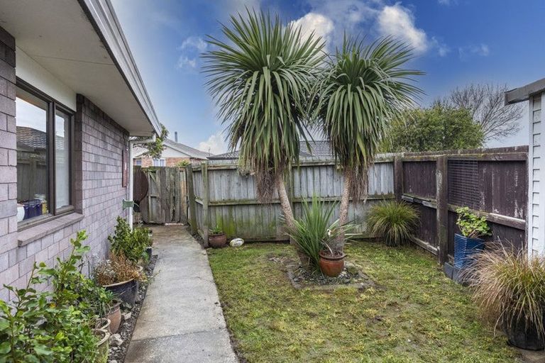 Photo of property in 2/487 Pages Road, Bexley, Christchurch, 8061