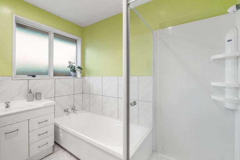 Photo of property in 33 Daniels Road, Redwood, Christchurch, 8051