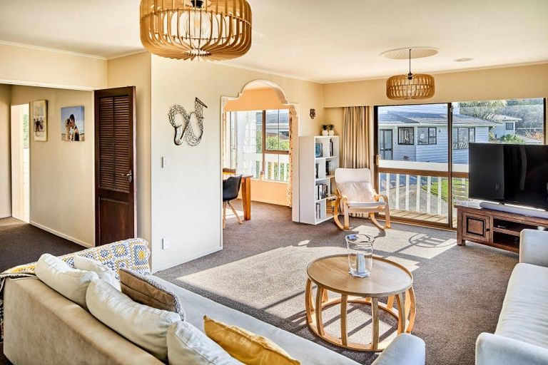 Photo of property in 16 Saint Aidans Way, Tawa, Wellington, 5028