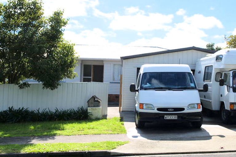Photo of property in 2/11a Baird Street, Howick, Auckland, 2014