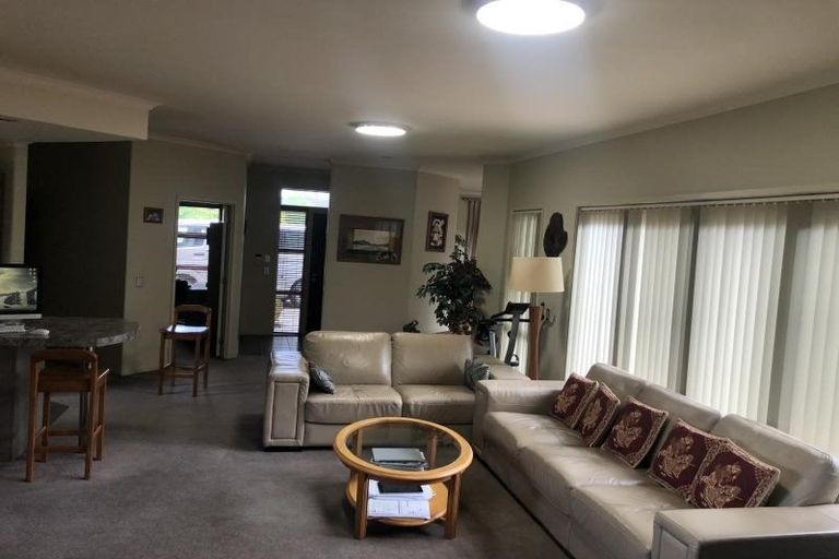 Photo of property in 2 Somerton Drive, Huntington, Hamilton, 3210