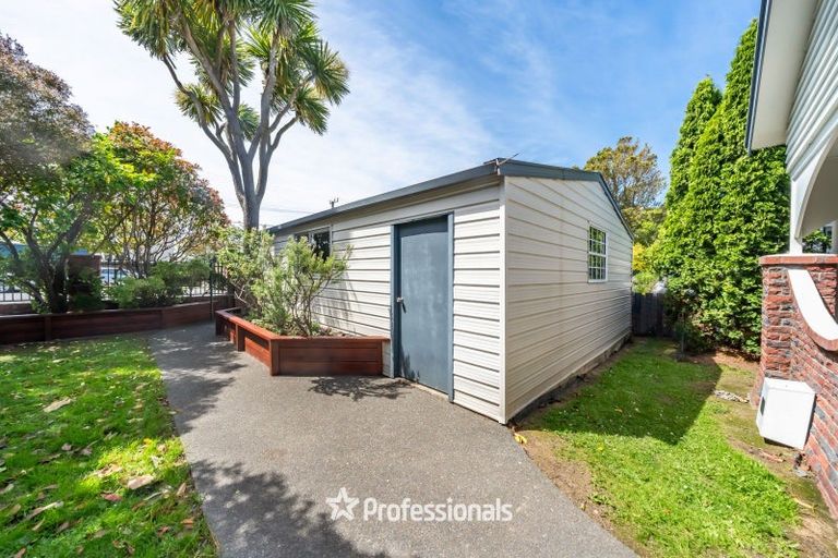 Photo of property in 143 Whites Line East, Waiwhetu, Lower Hutt, 5010