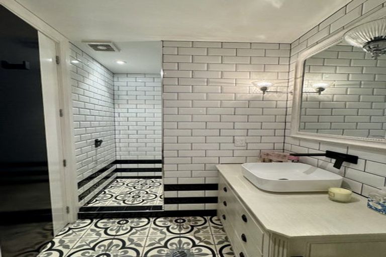 Photo of property in 322 Oriental Parade, Oriental Bay, Wellington, 6011