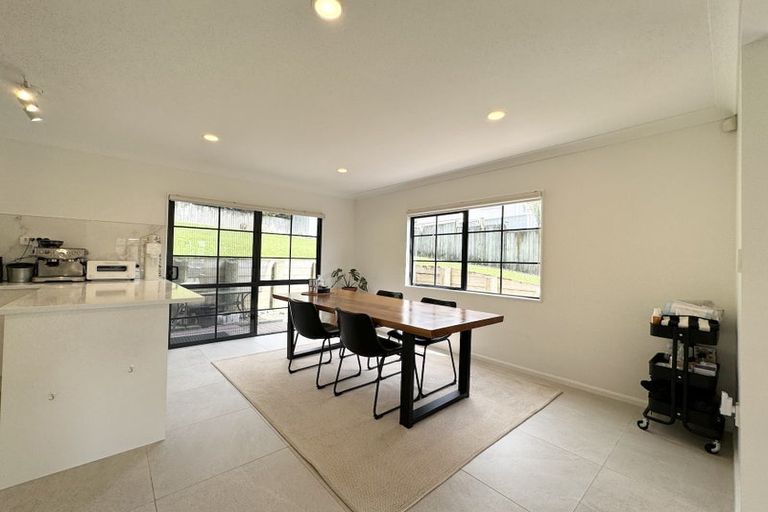 Photo of property in 54 Scarlet Oak Drive, Schnapper Rock, Auckland, 0632