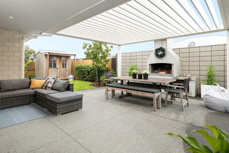 Photo of property in 45 Butterworth Crescent, Papamoa Beach, Papamoa, 3118