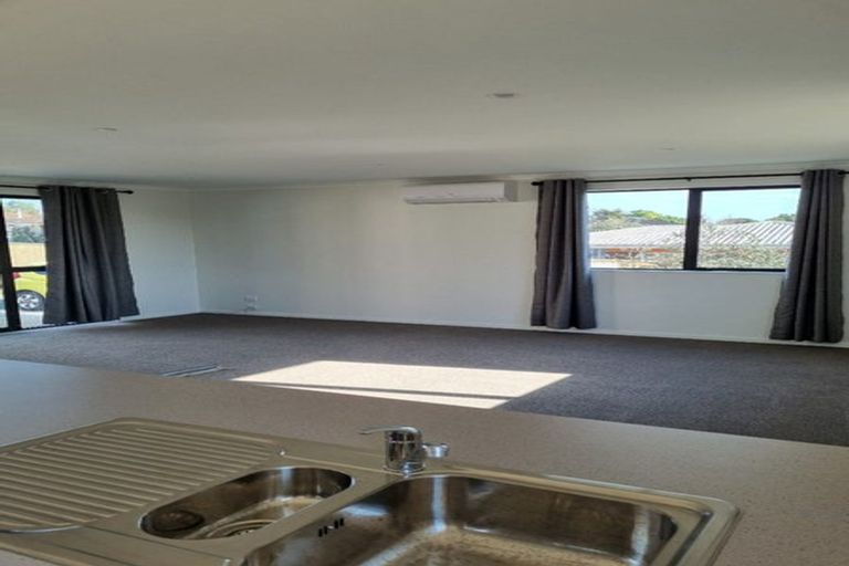 Photo of property in 43 Beeston Crescent, Manurewa, Auckland, 2102