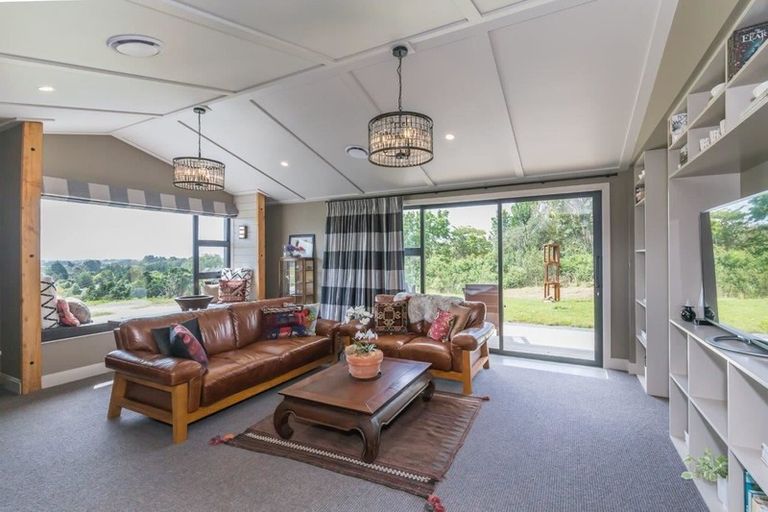 Photo of property in 157 Manakau Heights Drive, Manakau, Levin, 5573