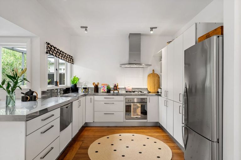 Photo of property in 21 Chamberlain Road, Karori, Wellington, 6012