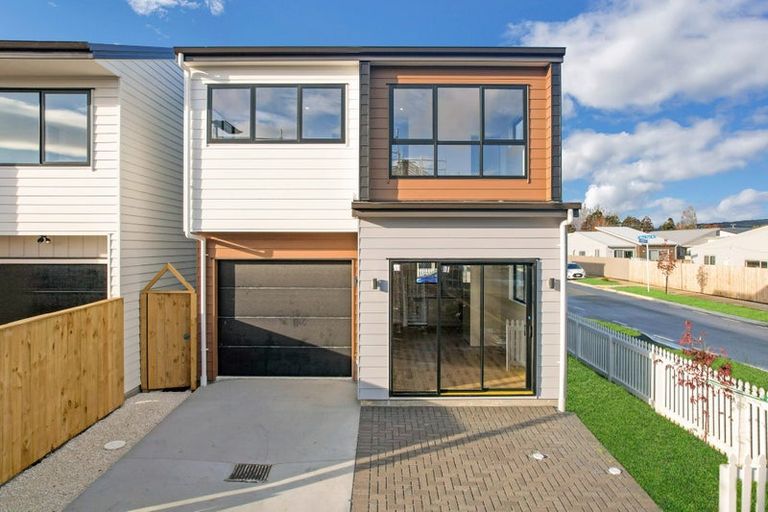 Photo of property in 1 Te Kaapia Road, Papakura, 2110
