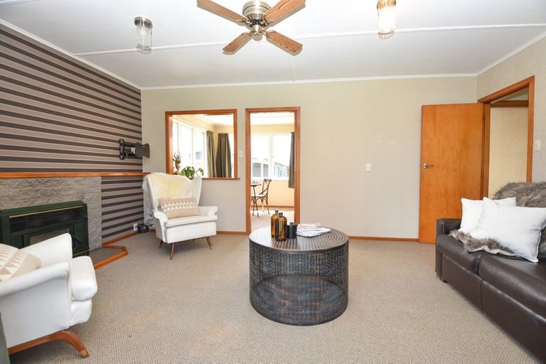 Photo of property in 4 Philip Street, Carterton, 5713