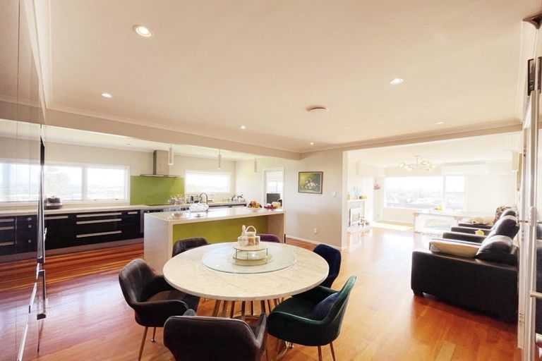 Photo of property in 35 Miramar Place, Pakuranga, Auckland, 2010