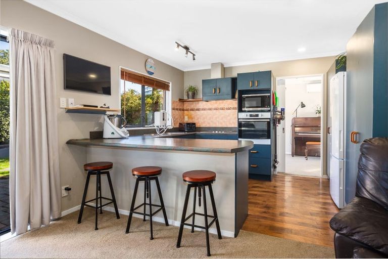 Photo of property in 10 Ribbonwood Terrace, Ranui, Porirua, 5024