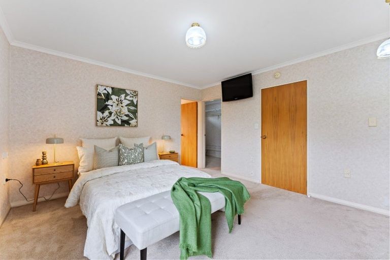 Photo of property in 11 Rosebank Avenue, Kelvin Grove, Palmerston North, 4414