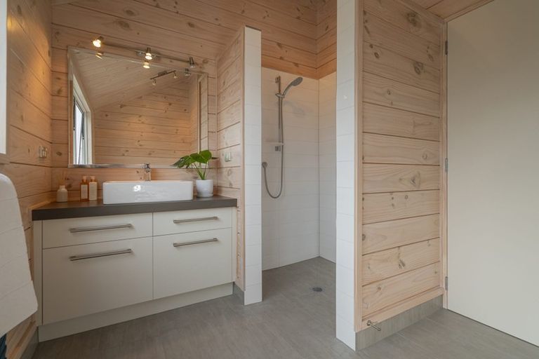 Photo of property in 102 Bond Road, Whangamata, 3620