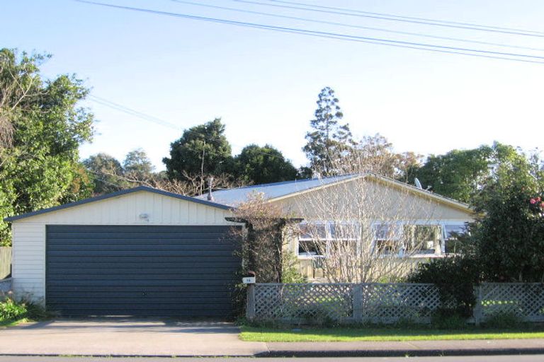 Photo of property in 16 Grove Road, Papakura, 2110