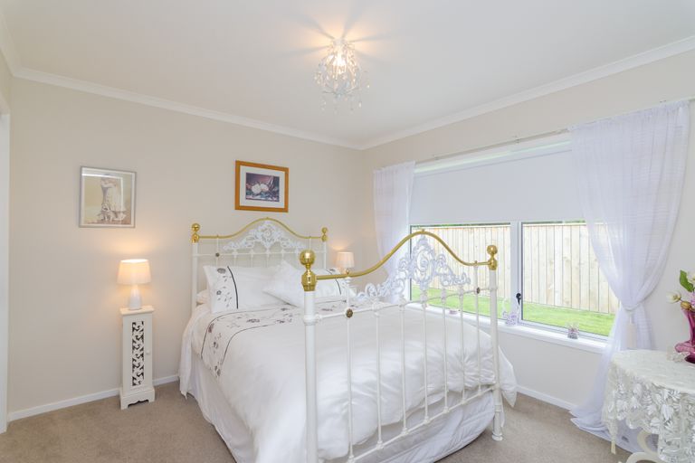 Photo of property in 10 Feist Street, Carterton, 5713