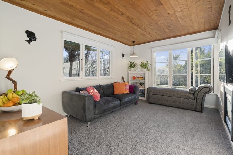 Photo of property in 802 West Coast Road, Oratia, Auckland, 0604