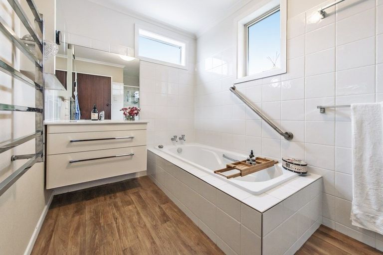 Photo of property in 4 Rachel Place, Avonhead, Christchurch, 8042