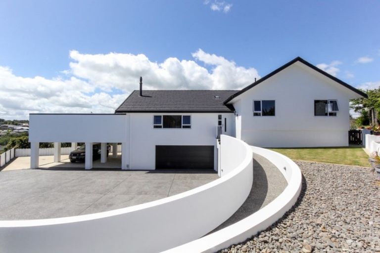 Photo of property in 7a Caledonia Place, Highlands Park, New Plymouth, 4312