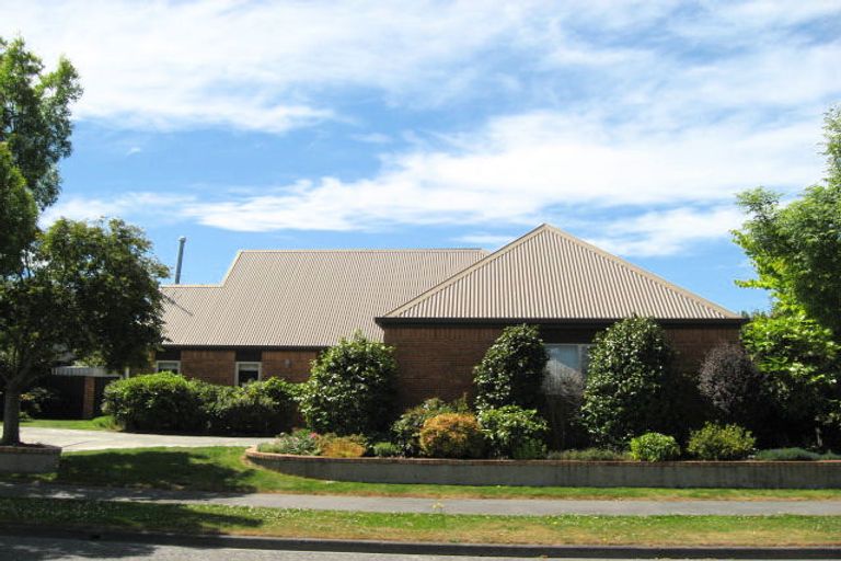 Photo of property in 69 Apsley Drive, Avonhead, Christchurch, 8042