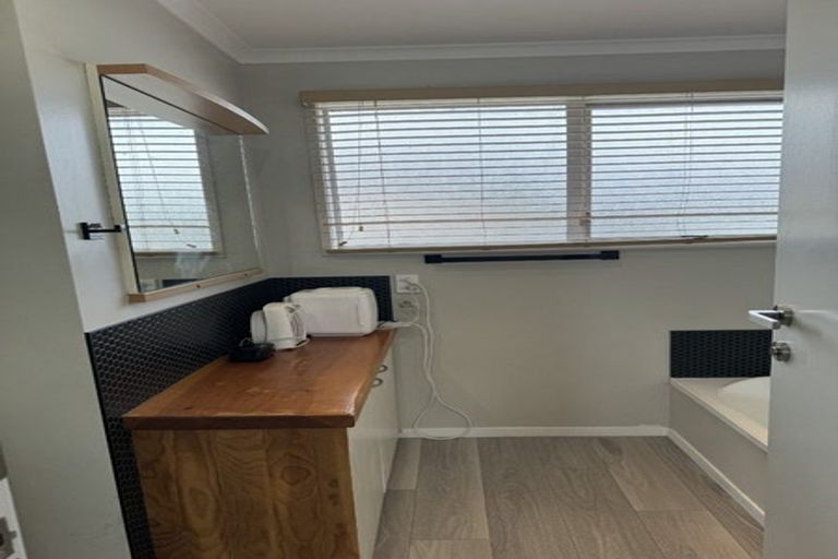 Photo of property in 1 Starling Place, Ranui, Auckland, 0612