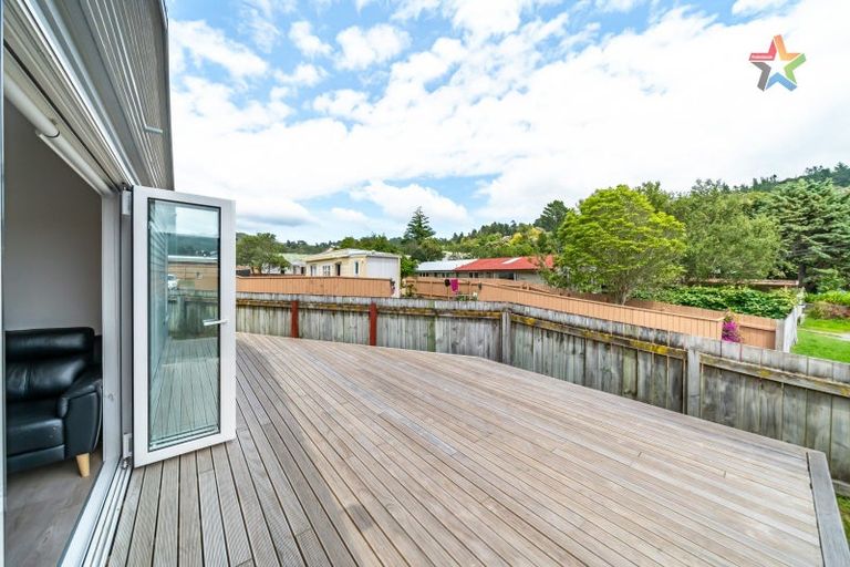 Photo of property in 14 Young Grove, Stokes Valley, Lower Hutt, 5019