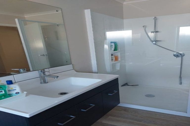 Photo of property in 48 Te Kaeaea Crescent, Wallaceville, Upper Hutt, 5018