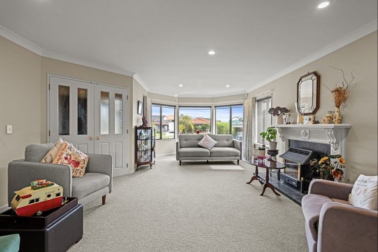 Photo of property in 9 Rosebank Avenue, Kelvin Grove, Palmerston North, 4414