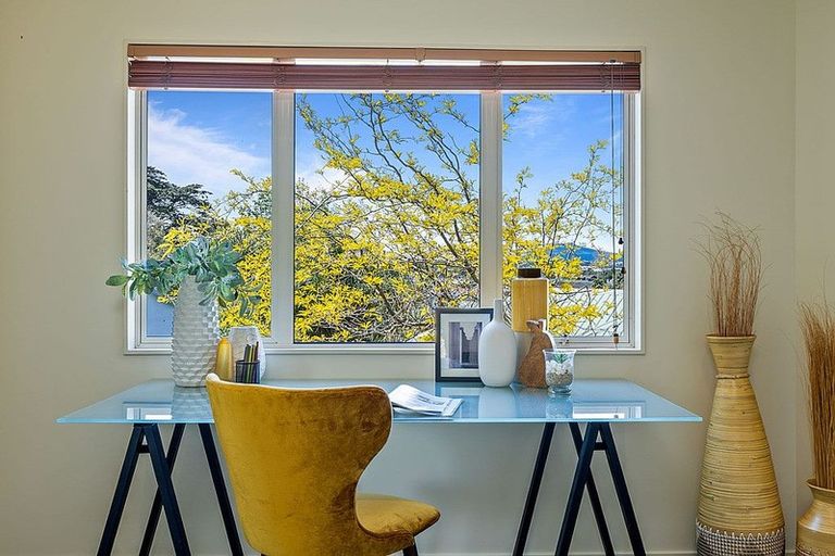 Photo of property in 2/23 Wairau Road, Forrest Hill, Auckland, 0627