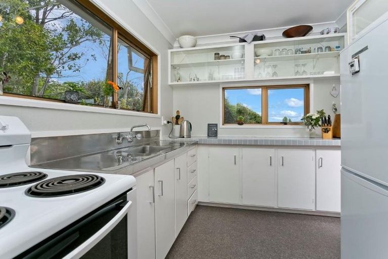 Photo of property in 1/4 Lynn Road, Bayview, Auckland, 0629