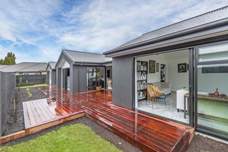 Photo of property in 40 Holiday Drive, Mairehau, Christchurch, 8052