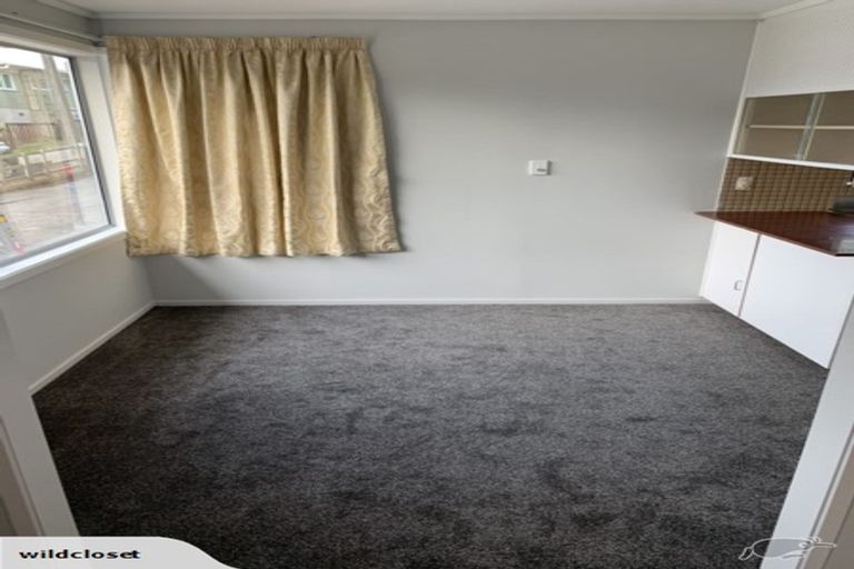 Photo of property in 92 Te Atatu Road, Te Atatu South, Auckland, 0610