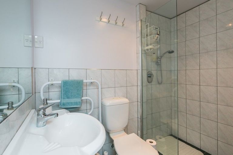 Photo of property in 2 Bale Place, Havelock North, 4130