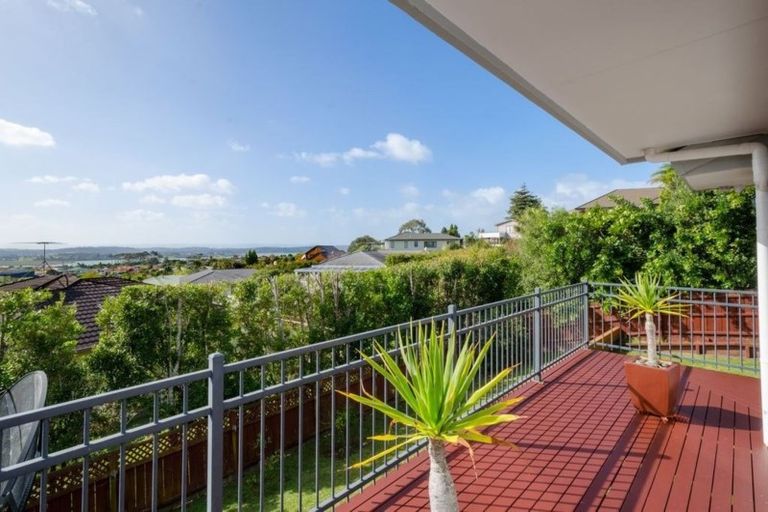 Photo of property in 114 Luckens Road, West Harbour, Auckland, 0618