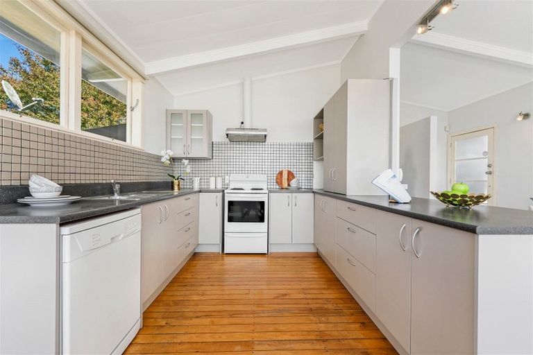 Photo of property in 16 Chorley Avenue, Massey, Auckland, 0614