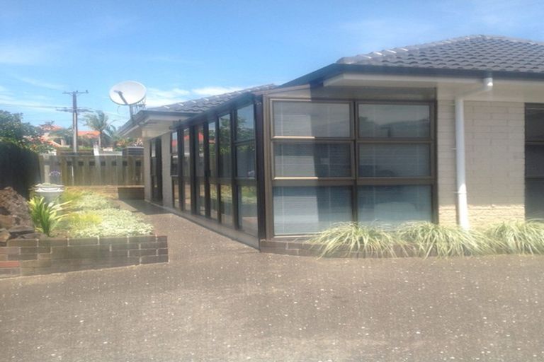 Photo of property in 1/4 Shakespeare Road, Milford, Auckland, 0620