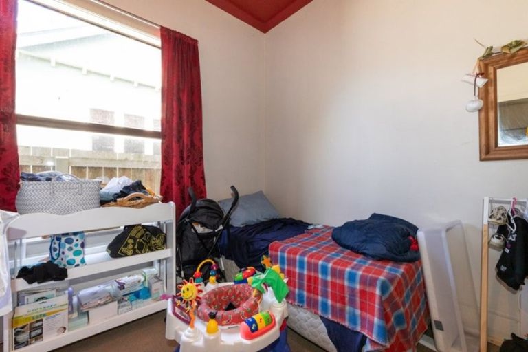 Photo of property in 103 Hargest Crescent, Saint Clair, Dunedin, 9012