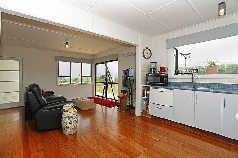 Photo of property in 19 Hector Place, Opunake, 4616