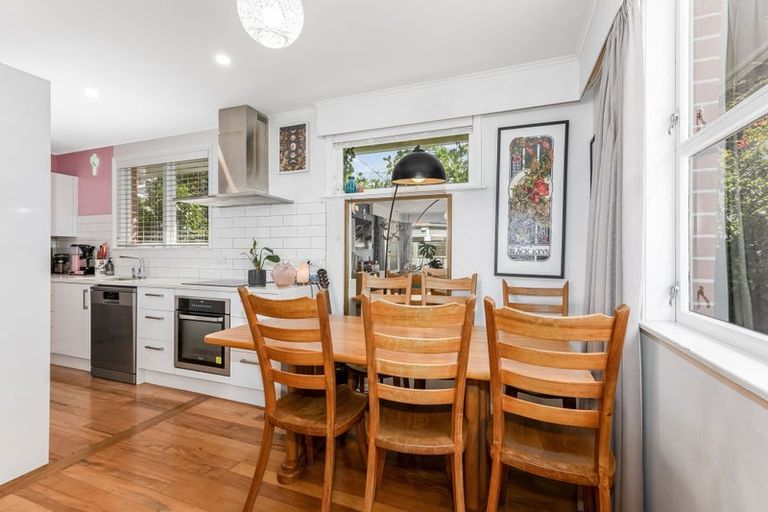 Photo of property in 2/159 Muritai Road, Eastbourne, Lower Hutt, 5013