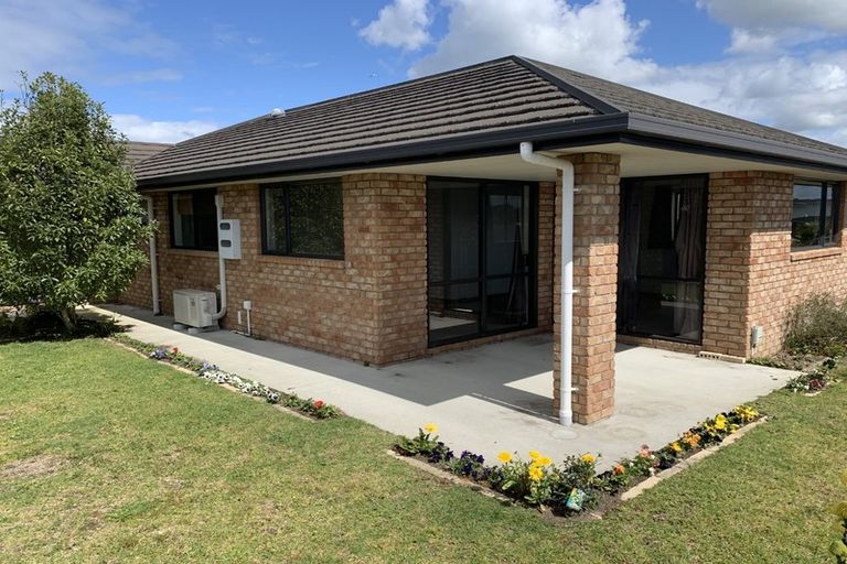 Photo of property in 16 Ocean View Rise, Ruakaka, 0116
