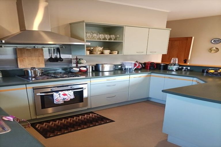 Photo of property in 6 Bell Road, Waiwhetu, Lower Hutt, 5010