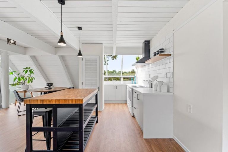 Photo of property in 22 Shadon Place, Stanmore Bay, Whangaparaoa, 0932