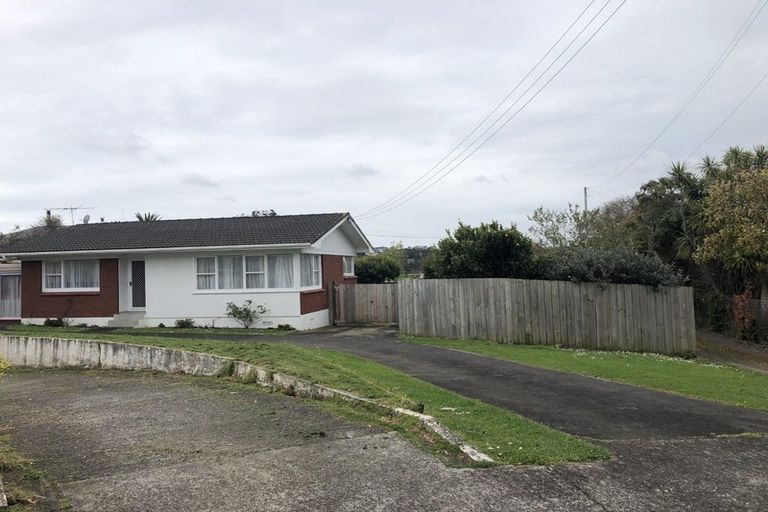 Photo of property in 1/13 Brouder Place, Hillpark, Auckland, 2102