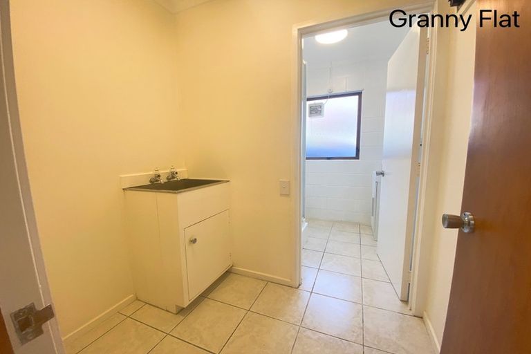 Photo of property in 237 Te Atatu Road, Te Atatu South, Auckland, 0610