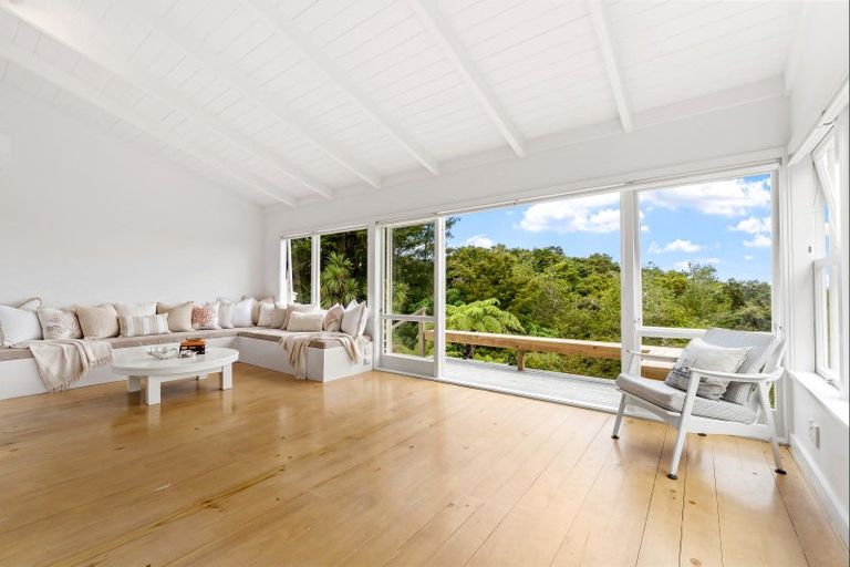Photo of property in 16 Grand View Road, Leigh, 0985